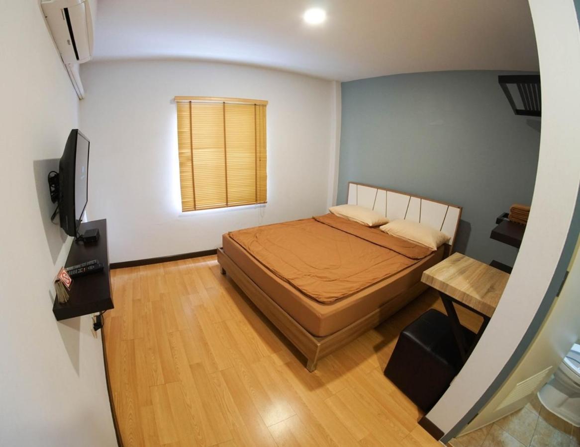 Inn Trog And Inn Soi (Adults Only) Bangkok Exterior photo